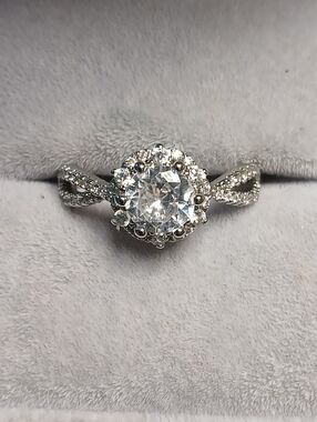 925 Sterling Silver Moissanite Diamond Halo Engagement Ring Size 7 New S925